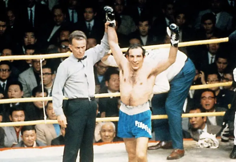 ¿Quién fue Nicolino Locche, leyenda del boxeo argentina que dominaba sin golpear?