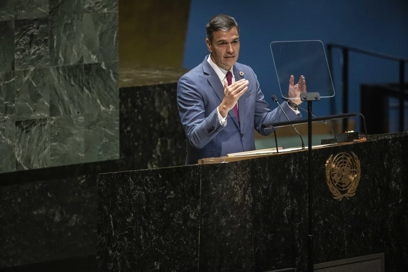 La protesta en solitario y equivocada de Pedro Sánchez