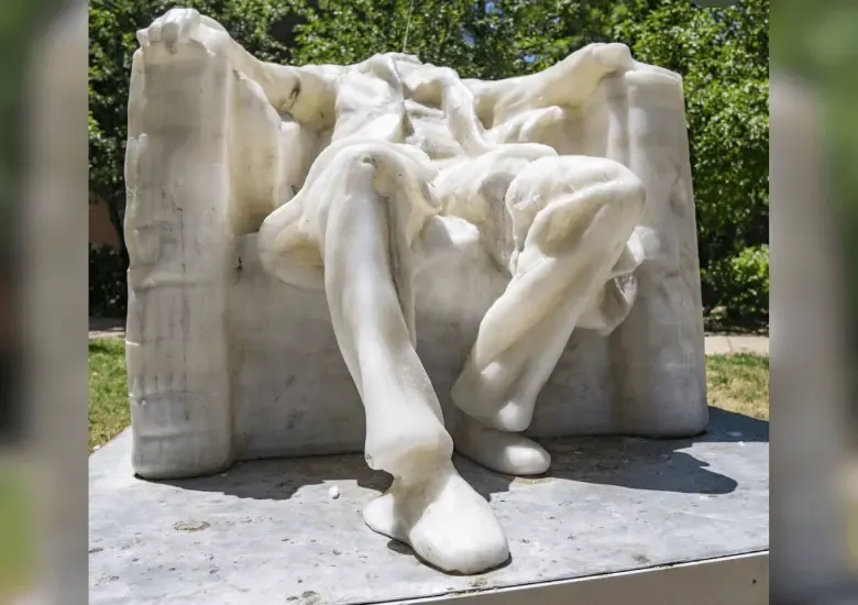 ¿De qué material está hecha la estatua de Lincoln en DC y por qué se derritió?