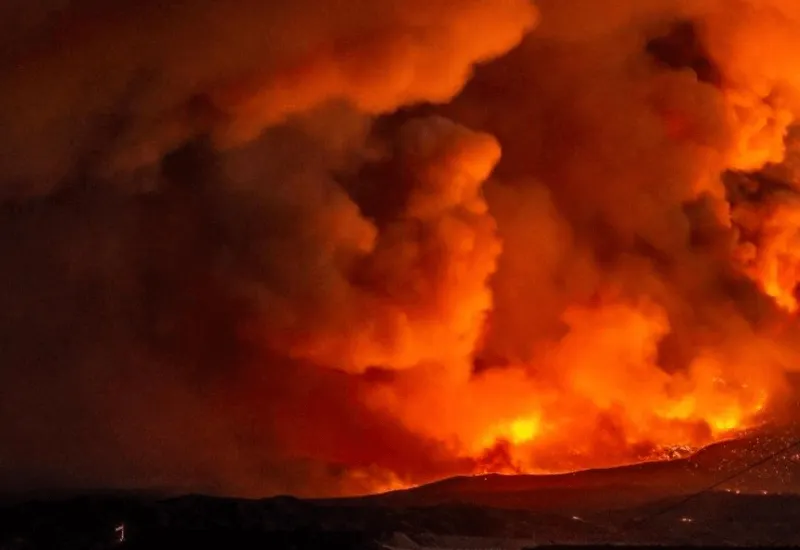 Incendio forestal provoca evacuaciones tras extenderse a Scottsdale, Arizona