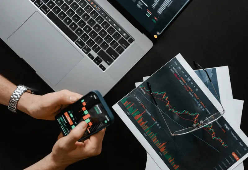 Dow Jones y el S&P 500 abren con ligeras ganancias a la espera de posibles recortes en la tasas de interés