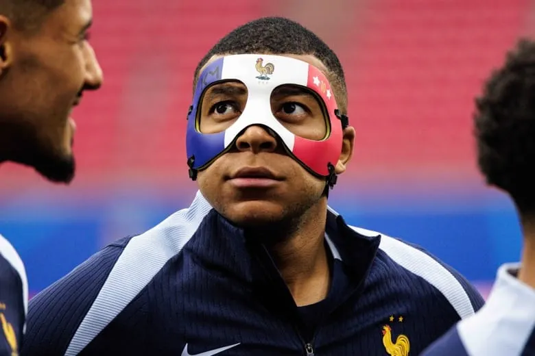 ¿Por qué Mbappé no puede usar la máscara con la bandera de Francia?