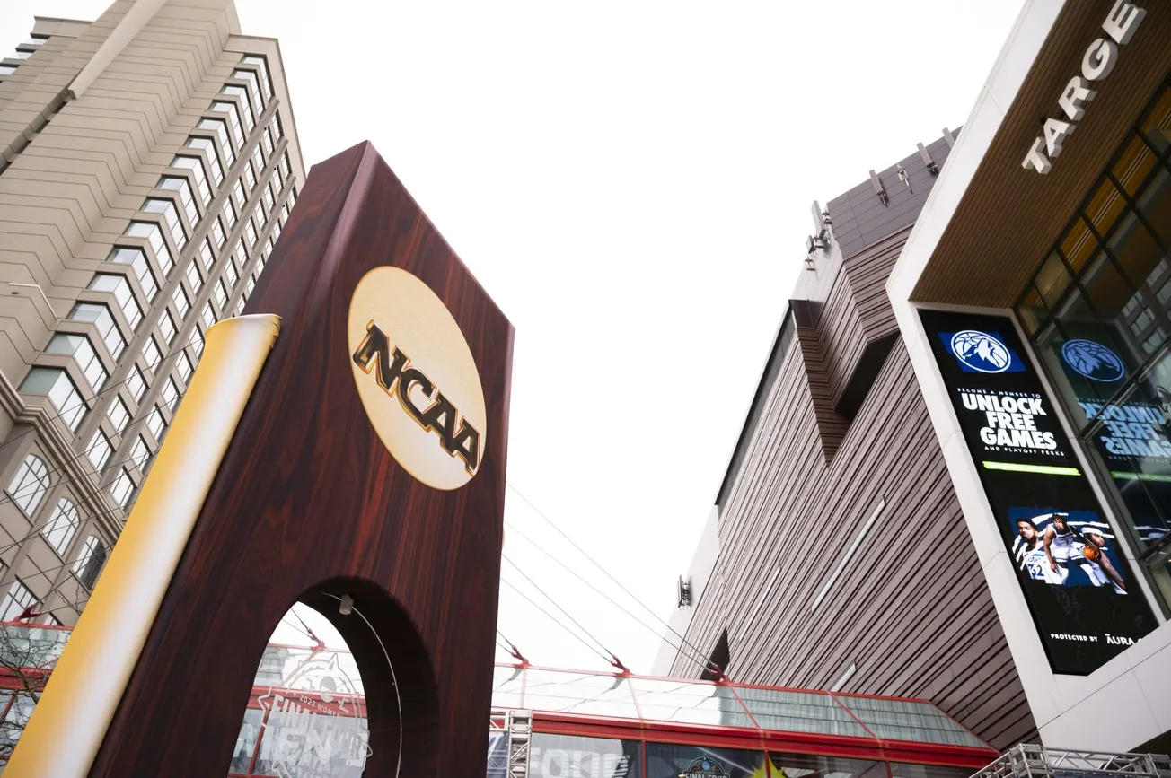 NCAA considera ampliar torneos de March Madness masculino y femenino