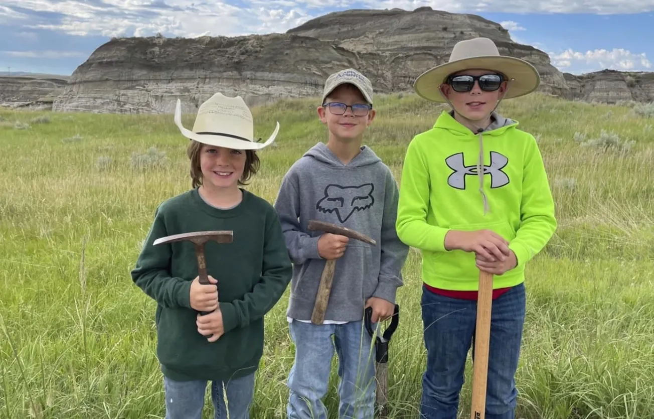 De película: tres niños encuentran restos de un T. rex en Dakota del Norte