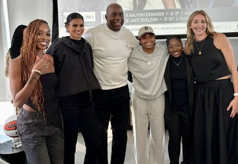 WNBA: cómo pasó de una liga en peligro a negocio rentable con Magic Johnson