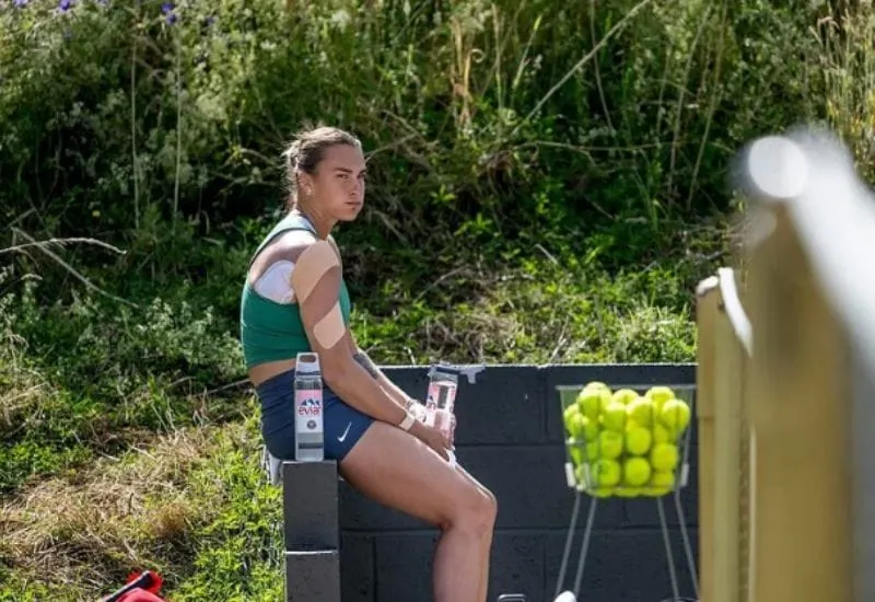 Wimbledon 2024: Aryna Sabalenka se retira por lesión en el hombro