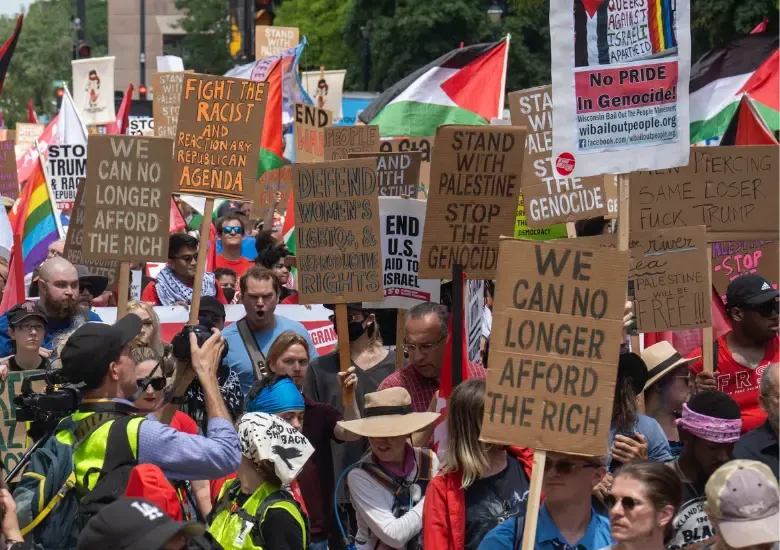 Protestas contra la Convención Republicana continúan pese a tiroteo en mitin de Trump