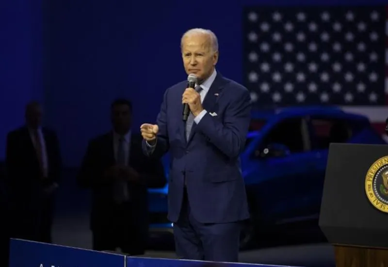 Administración Biden invirtió $1.700 millones a fábricas de vehículos eléctricos