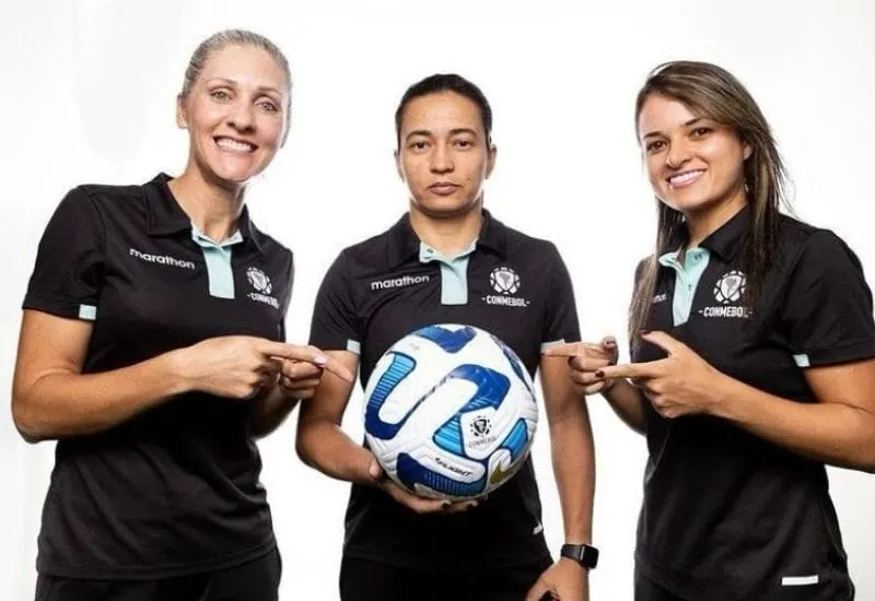 Edina Alves hace historia en la Copa América: primera mujer en arbitrar un partido