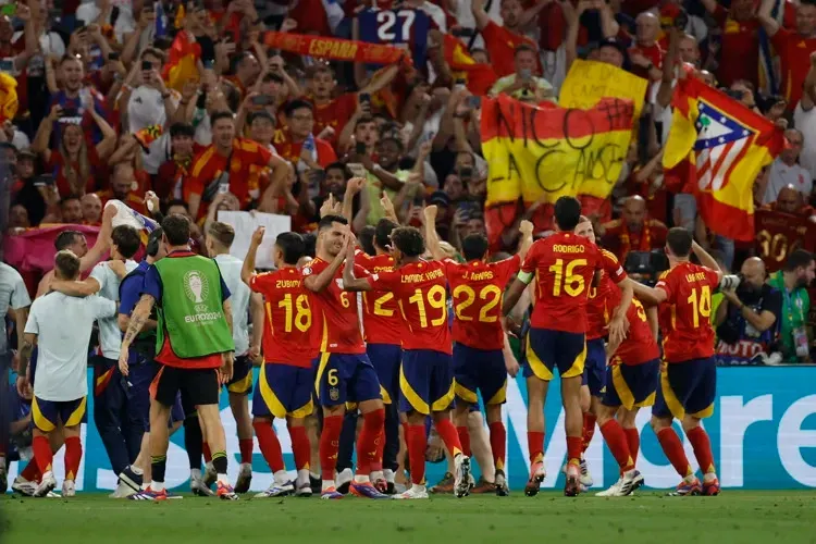España le ganó a Francia y se convirtió en el primer finalista de la Eurocopa