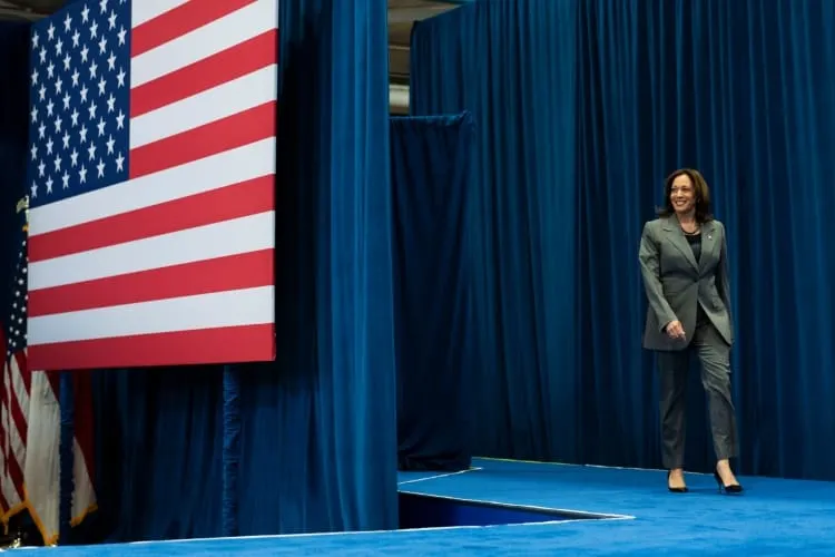 Harris Trump Clinton