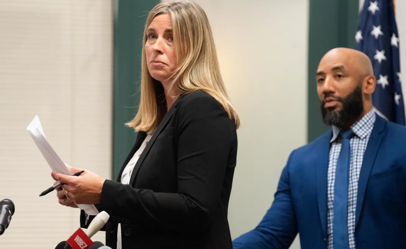 El principal organismo de control en Chicago es presionado para investigar a la agencia de supervisión policial