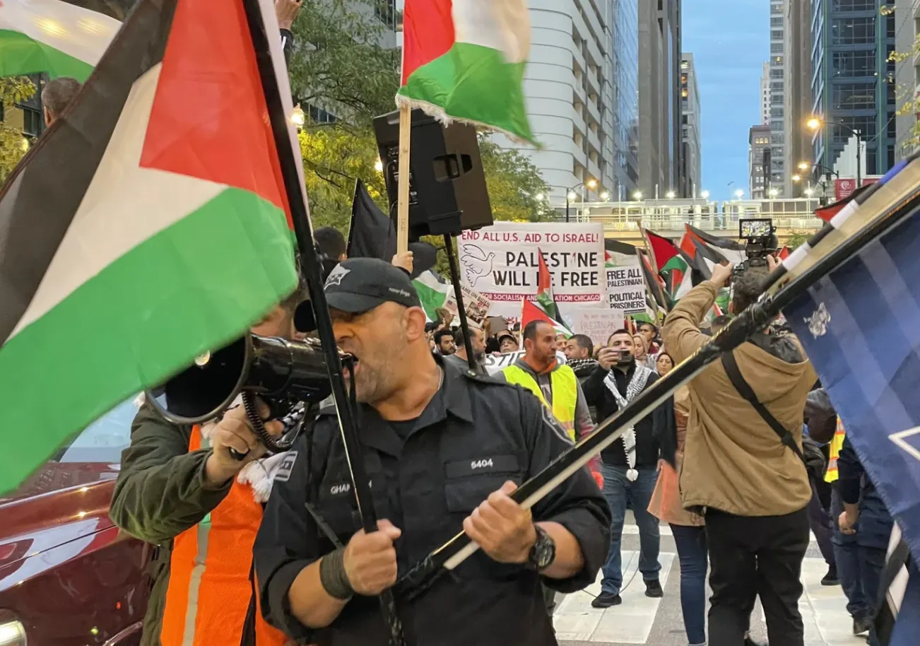 Un agente de Chicago se enfrenta a represalias por participar en uniforme en una manifestación propalestina