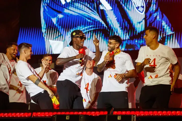 La UEFA abre expediente disciplinario a Rodri y Morata por cántico polémico en la celebración de España