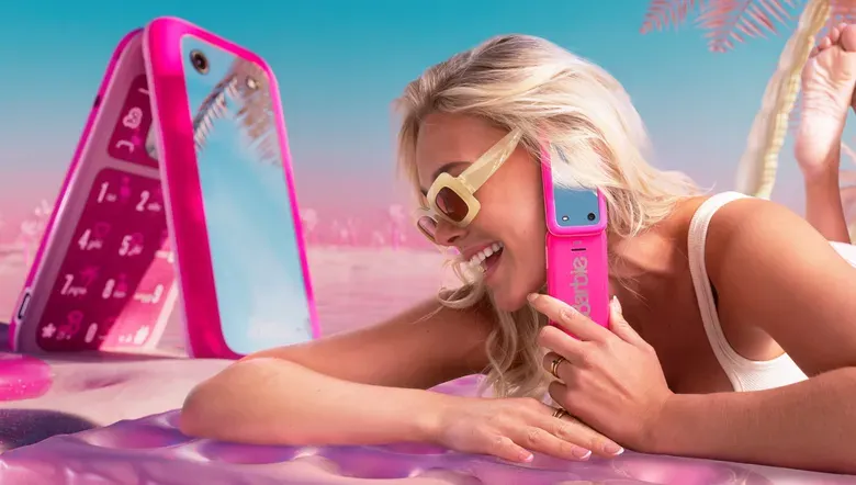 La marca dueña de Nokia lanzó Barbie Phone, un celular inspirado en la icónica muñeca: ¿Cuánto cuesta?
