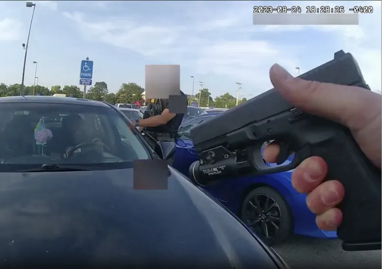 Policía de Ohio acusado de asesinato por dispararle a una mujer afroamericana embarazada