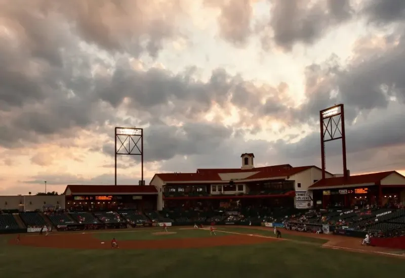 Niño de 5 años muere tras caer de un castillo inflable que salió volando en Maryland