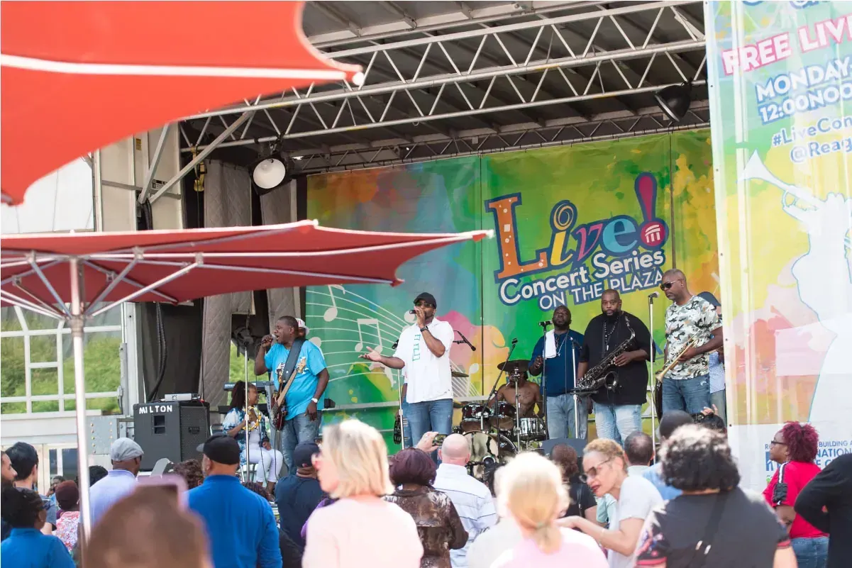 ¡LIVE! en la Plaza: Un festival de ritmos que transforma tus almuerzos