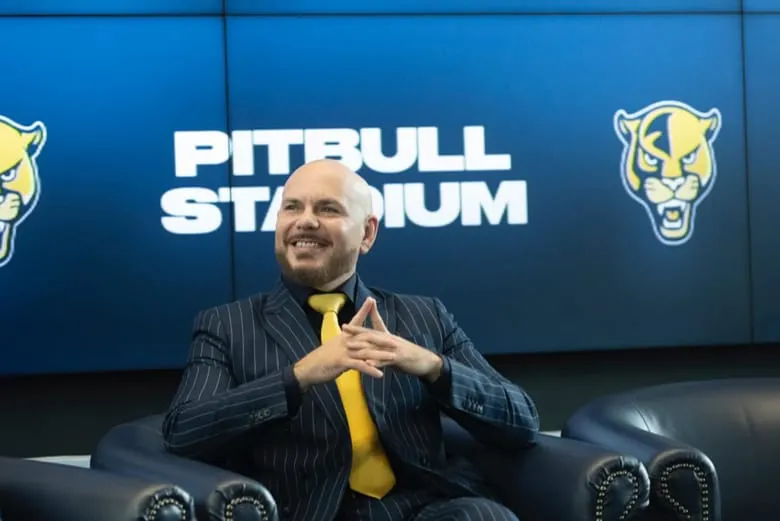 Pitbull invierte millones en Florida International University y nace el "Estadio Pitbull"