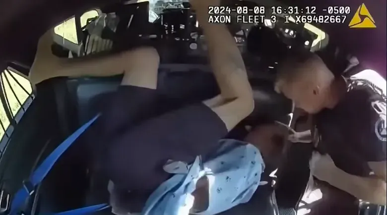 La violencia policial otra vez en la mira tras nuevos incidentes en Ohio, Arkansas y Kansas