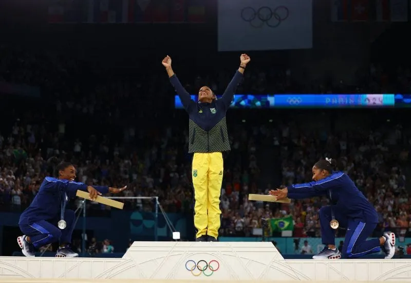 La gimnasta brasileña Rebeca Andrade supera a Simone Biles y se lleva el oro en París 2024