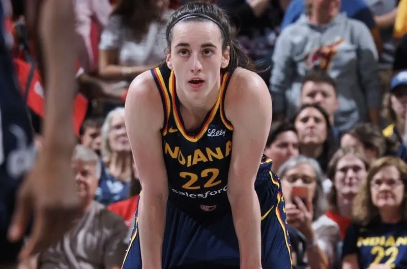 Caitlin Clark hace historia pero no puede evitar la eliminación de Indiana Fever