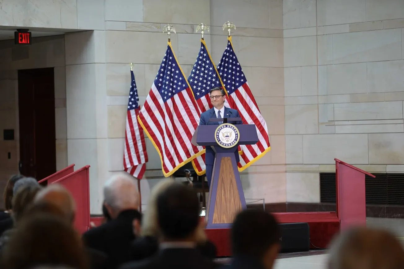 Congreso aprueba ley temporal para evitar cierre del gobierno antes de elecciones