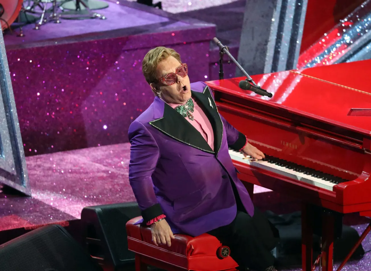 Elton John revela que una infección ocular afectó su visión