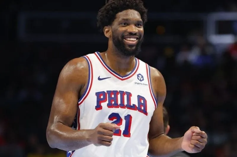 Joel Embiid renueva con los 76ers por $193 millones
