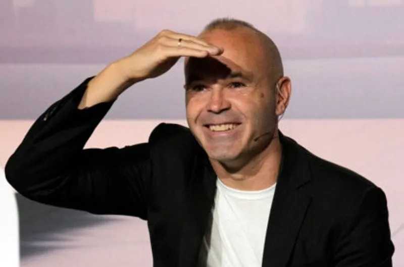 Andrés Iniesta dice adiós al fútbol tras 24 años de logros inolvidables