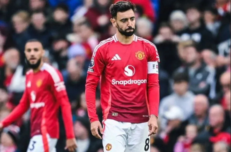 Revocan roja a Bruno Fernandes y se salva de la suspensión