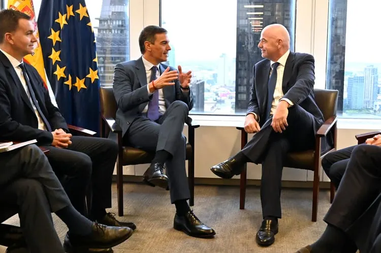 España al borde de la suspensión: FIFA y UEFA exigen elecciones ya