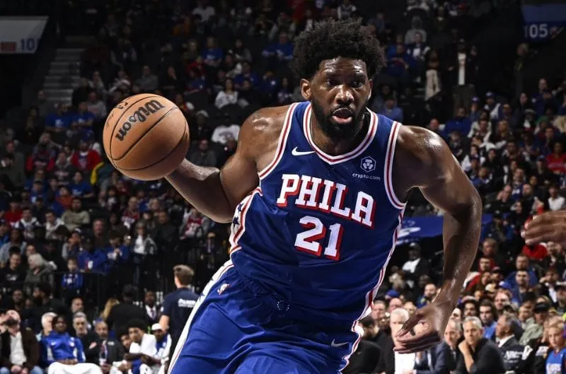 Joel Embiid enfrenta investigación de la NBA tras faltar al partido contra los Bucks