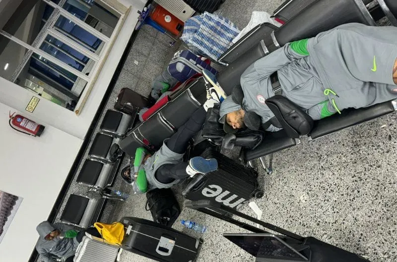 Selección nacional de Nigeria varada en Libia: escándalo en el fútbol africano