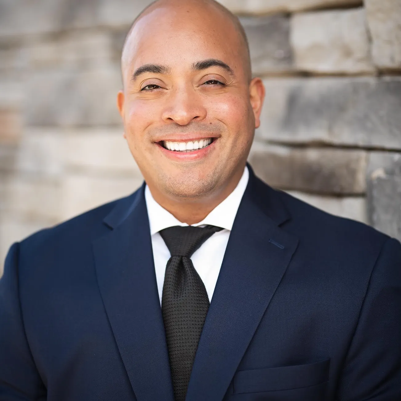 Kelvin García, de oficial de la Policía de DC a candidato para el Concejo Municipal de Herndon, VA