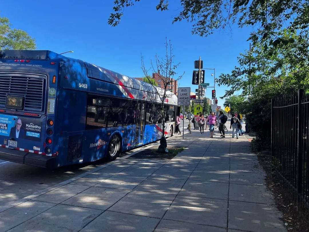 El Metro de DC aumenta la eficiencia de los autobuses con una nueva renovación de rutas