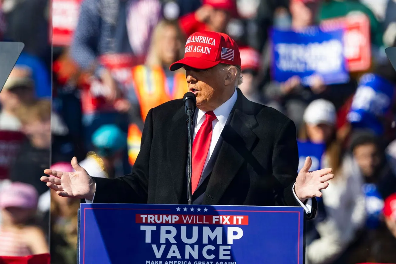 Trump quiere que Harris pague un precio político por ofrecer salud a inmigrantes sin papeles