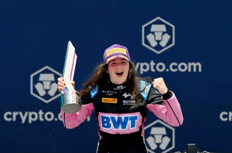 Abbi Pulling domina la pista y conquista la F1 Academy