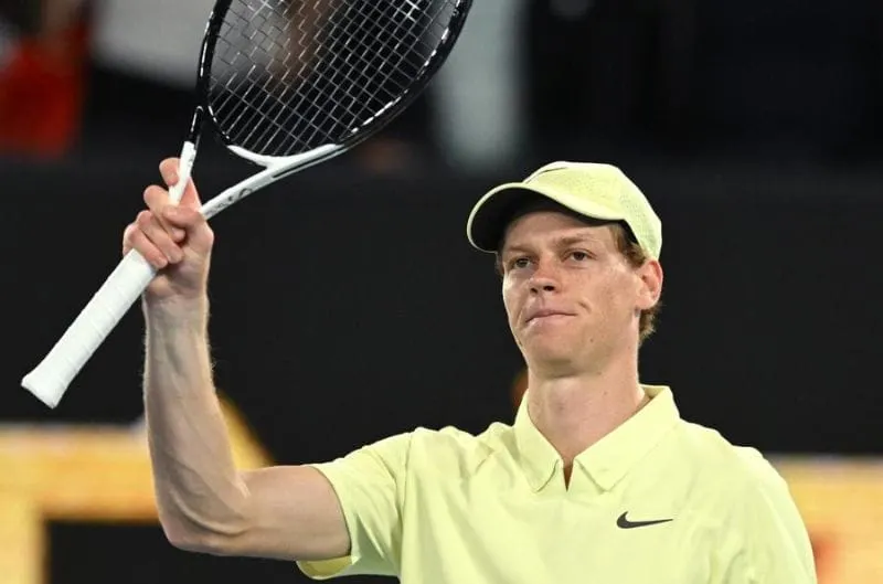 Sinner avanza con fuerza mientras Tien elimina a Medvedev en el Australian Open 2025
