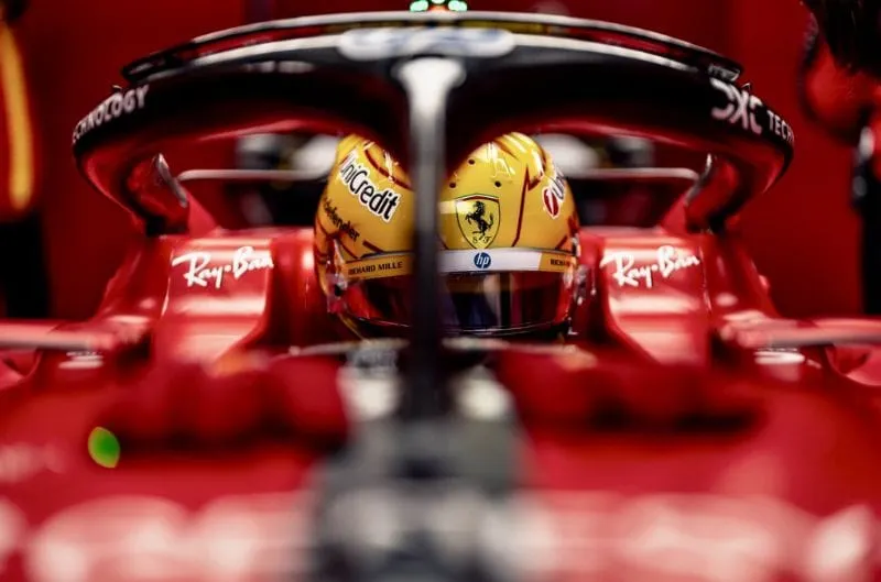 Lewis Hamilton choca su Ferrari durante pruebas privadas en Barcelona