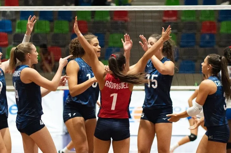 Nueva liga de voleibol femenino profesional emociona a miles de fanáticos