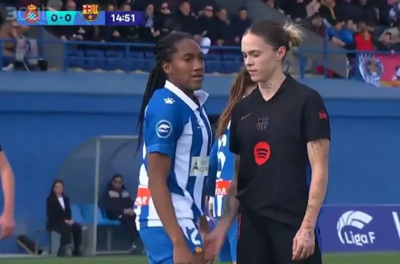 Espanyol acusa a Mapi León de tocar partes íntimas de Daniela Caracas