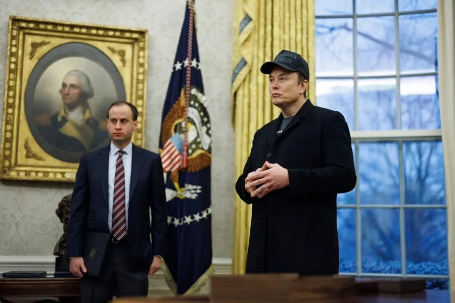 24Feb | Titulares: Musk exige reporte de trabajo a empleados federales en 48 horas