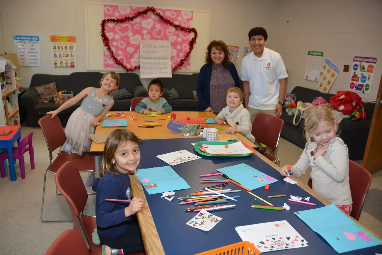 Valentine’s by Kids: La iniciativa que lleva alegría en San Valentín a hospitales y hogares de ancianos
