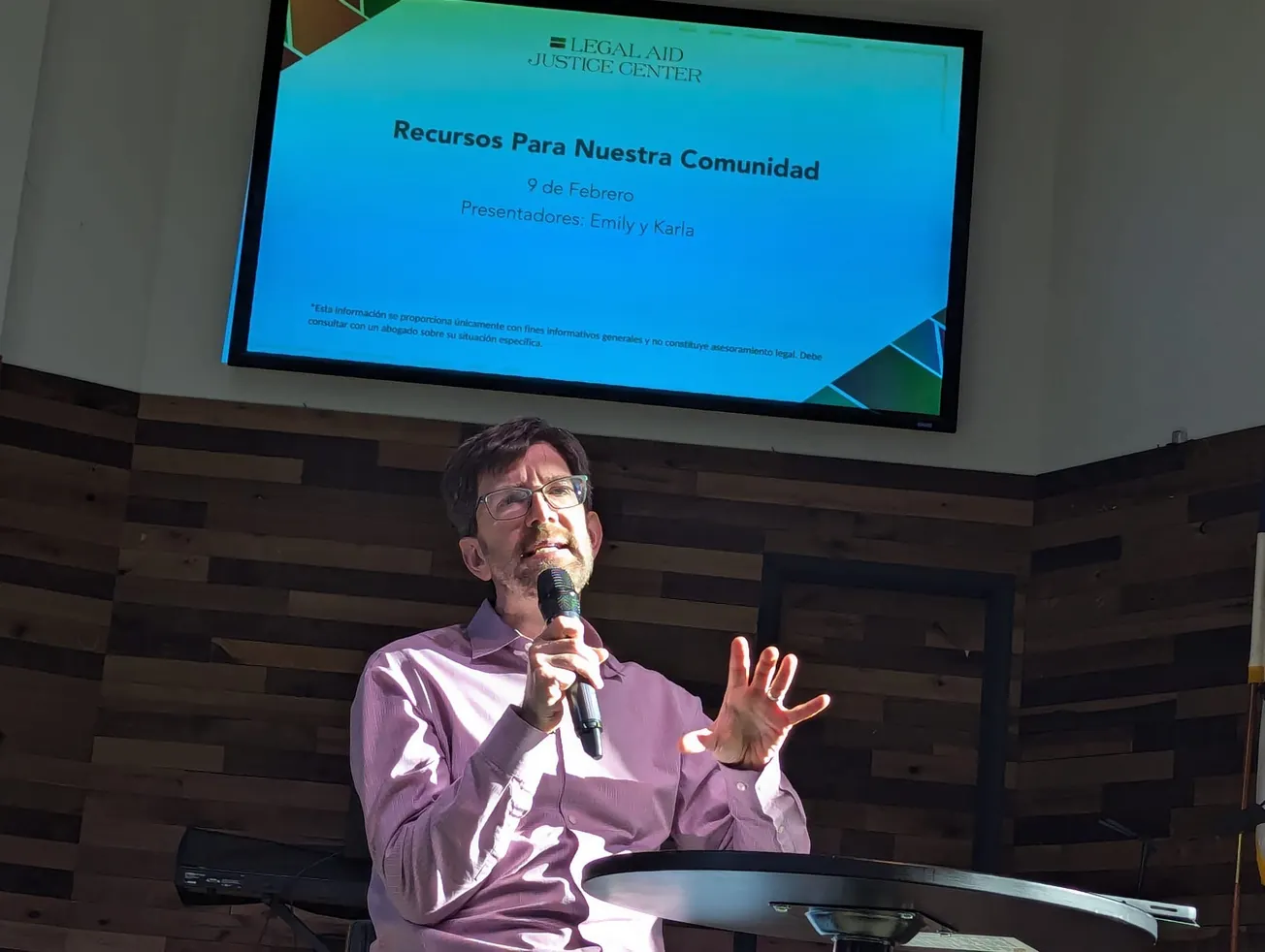 "No muestren a ICE su pasaporte extranjero", recomiendan abogados