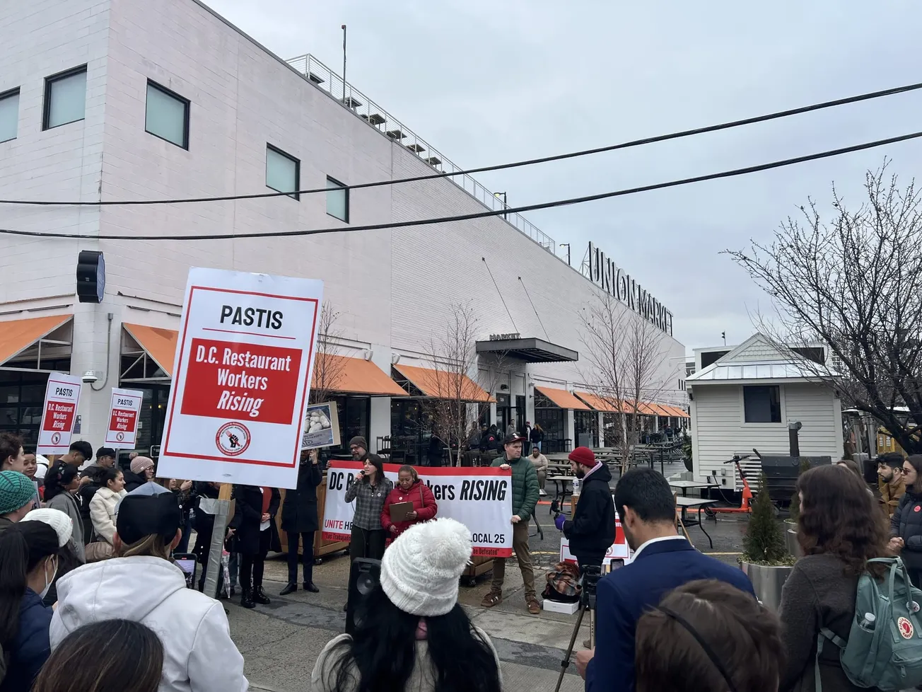 Trabajadores de STARR Restaurants alzan la voz contra el acoso y la discriminación