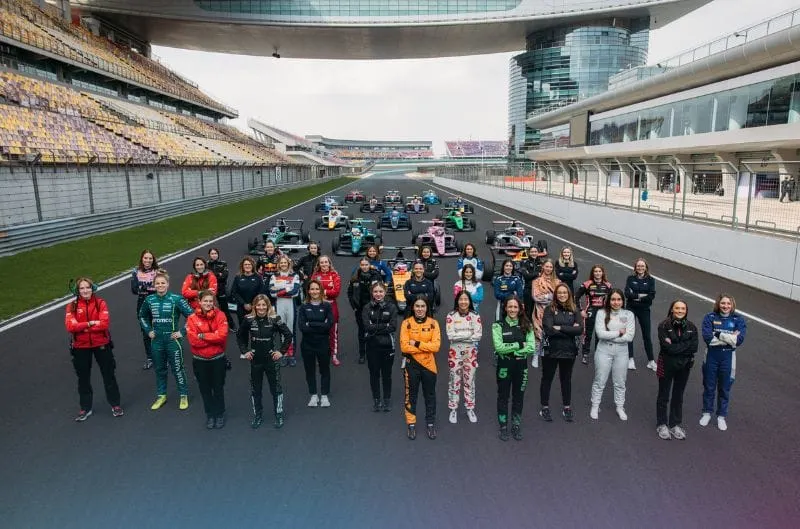 Latinas conquistan las pistas en la F1 Academy este 2025