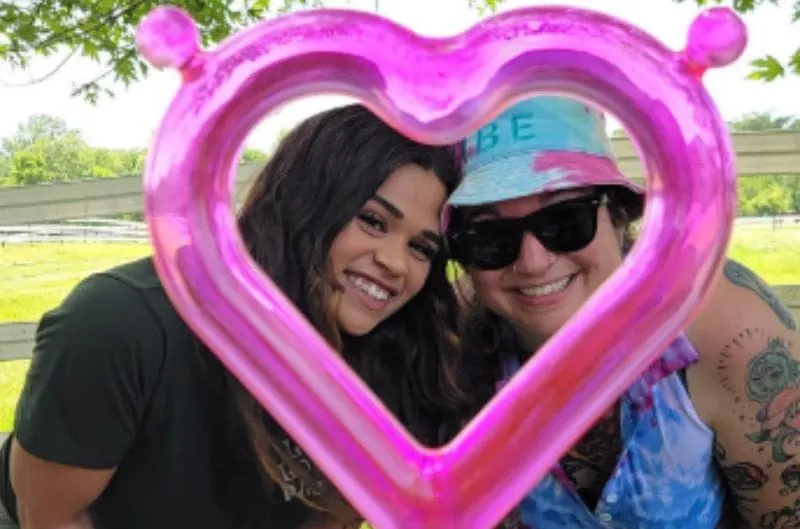 Cannamoms: desafían tabúes y redefinen la maternidad con marihuana