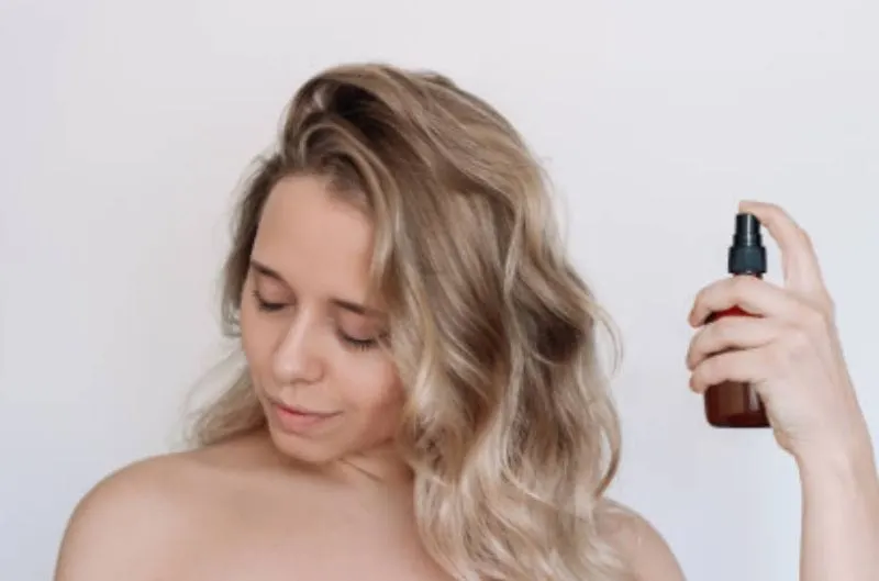 Fortalece y aclara tu cabello con té de manzanilla