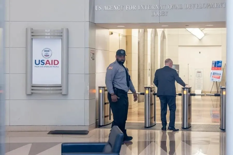 Juez federal ordenó al gobierno de Trump restablecer los sistemas de USAID